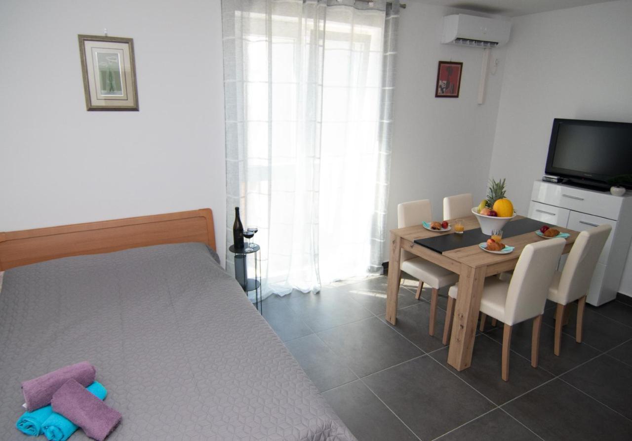 Valkane Beach Studio Apartment Pula Extérieur photo