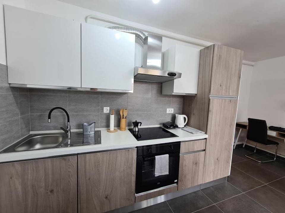 Valkane Beach Studio Apartment Pula Extérieur photo