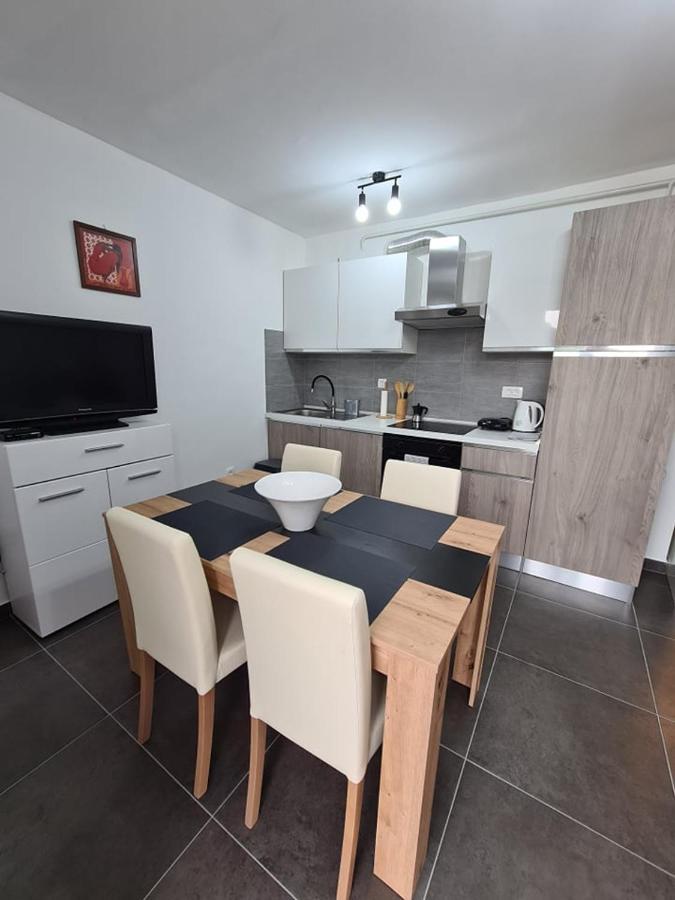Valkane Beach Studio Apartment Pula Extérieur photo